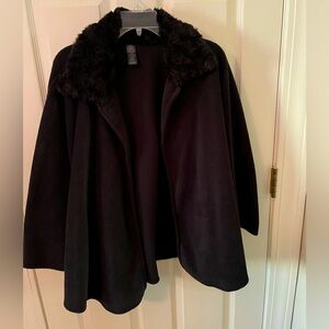Stylish fleece cape with faux fur collar